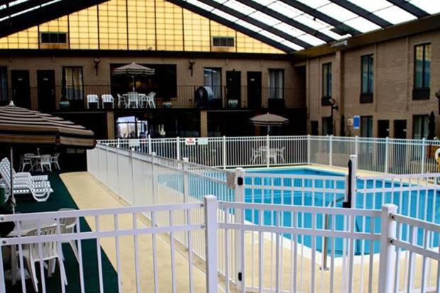Gold Vault Inn Radcliff Exterior foto